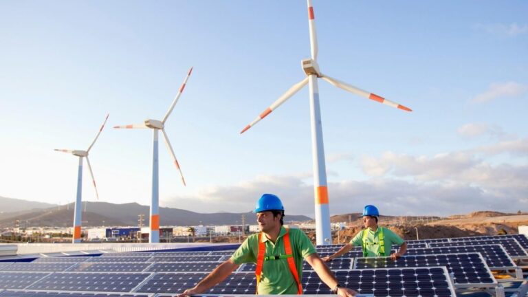 Foto de unas instalaciones de energías renovables.